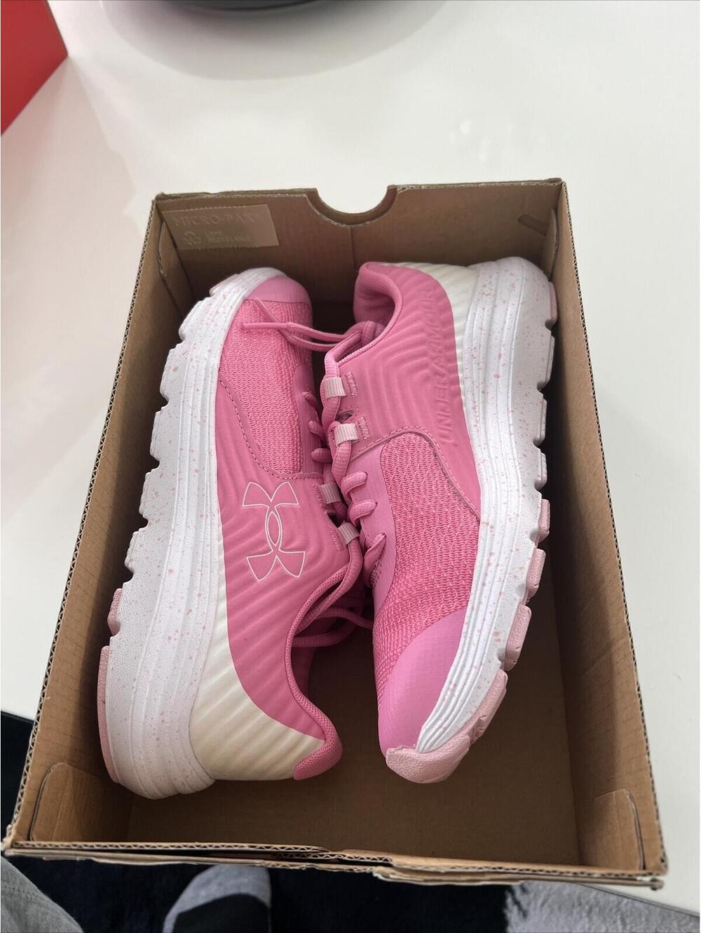 Under Armour $55 UA GGS Outhustle Print, Size 3.5 Youth, Color Pink - Picture 3 of 4